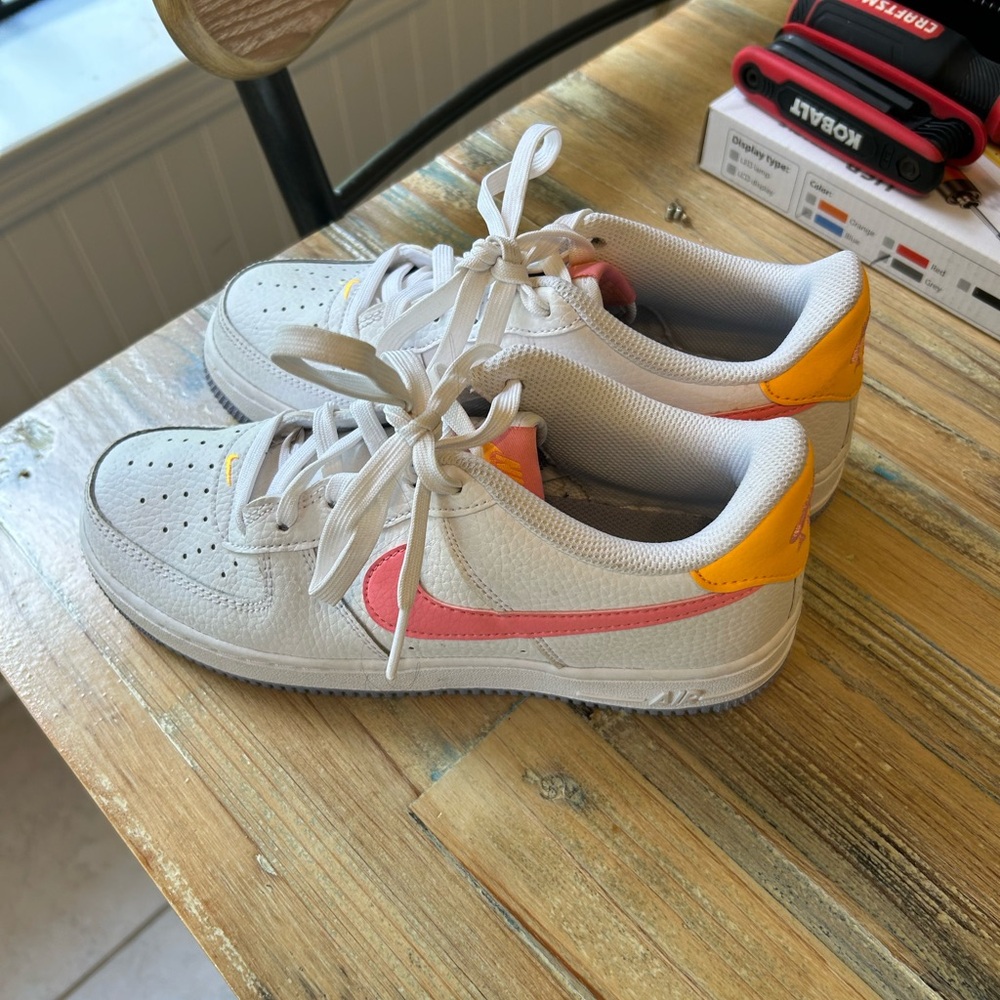 Nike White and Pink Sneakers Classic Low-Top Design